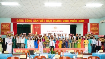 រណសិរ្សមាតុភូមិឃុំ Lien Huong ដោយក្តីប្រាថ្នាចង់ក្រោកឡើង