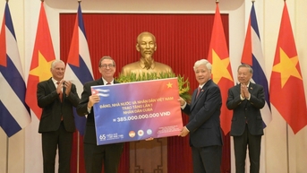 បង្ហាញថវិកាជិត ៣៨៥ ពាន់លានដុងក្នុងជុំទីមួយនៃការគាំទ្រដល់ប្រជាជនគុយបា