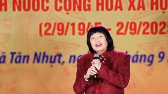 NSND Minh Vương hòa cùng khí phách dân tộc trong đêm mưa tại Bình Chánh