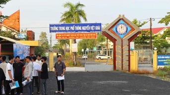 Trường cấp 3 bị ‘tuýt còi’ vì sắp xếp giáo viên gây hoang mang