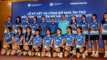 តារាវ័យក្មេងនៃក្រុមបាល់ទះនារីហាណូយទទួលបានស្លាប