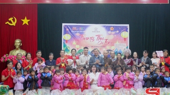 ពិធីបុណ្យពាក់កណ្តាលរដូវស្លឹកឈើជ្រុះដ៏កក់ក្តៅនៅតំបន់ខ្ពង់រាប Co Ma