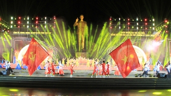 កម្មវិធីសិល្បៈពិសេស ដើម្បីស្វាគមន៍មហាសន្និបាតលើកទី១ គណៈកម្មាធិការបក្សខេត្ត Gia Lai អាណត្តិ 2025 - 2030