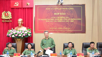 សមាជមជ្ឈិមបក្សលើកទី៨ ស្តីពីសន្តិសុខសាធារណៈ បានប្រព្រឹត្តទៅចាប់ពីថ្ងៃទី៣ ដល់ថ្ងៃទី៥ ខែតុលា។