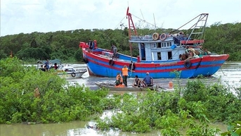 Nghe An៖ ជួយសង្គ្រោះទូកនេសាទដែលលិចដោយជោគជ័យរបស់អ្នកនេសាទ