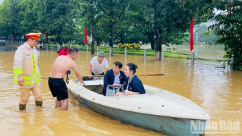 Lao Cai តស៊ូ​ក្នុង​ទឹក​ជំនន់