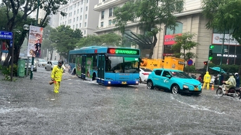 Hà Nội huy động 100% quân số trực chiến, kiểm soát toàn tuyến giao thông chống bão số 11