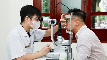 Hút thuốc lá gây các bệnh về răng miệng và có thể mù loà
