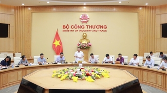 វិស័យឧស្សាហកម្ម និងពាណិជ្ជកម្មអនុវត្តដំណោះស្រាយ 70-NQ/TW៖ ការប្តេជ្ញាចិត្តថ្មីសម្រាប់សន្តិសុខថាមពលជាតិ