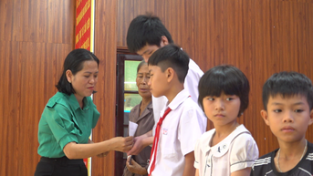 សម្ព័ន្ធ​ស្ត្រី​ឃុំ​ថាន់​ឌៀន រៀបចំ​កម្មវិធី «​មាតា​បិតា​»