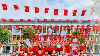Trường học Hà Tĩnh rực rỡ cờ hoa chào đón ngày khai giảng