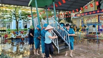 Xã Kiều Phú khử trùng môi trường sẵn sàng cho lễ khai giảng