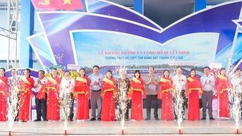 Ca Mau៖ សម្ពោធ​អនុវិទ្យាល័យ និង​វិទ្យាល័យ Tan Bang មុន​ឆ្នាំ​សិក្សា​ថ្មី។