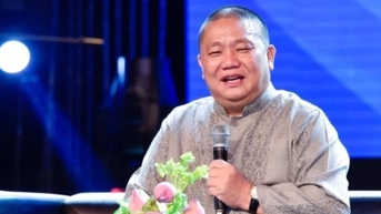 «ឧកញ៉ាមហាសេដ្ឋី» ឡើងកប់ពពក ឧស្សាហកម្មដែករះឡើងពណ៌ស្វាយ និងបៃតង