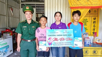 ដៃ​ស្រលាញ់​គាំទ្រ​សិស្ស​កំព្រា​នៅ​ឃុំ​ដាតមុយ
