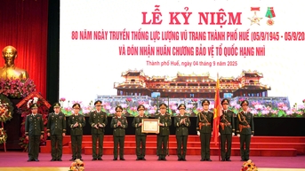Kỷ niệm 80 năm Ngày truyền thống lực lượng vũ trang thành phố và đón nhận Huân chương Bảo vệ Tổ quốc hạng Nhì