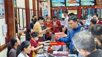 Giá vàng chiều nay 5/9: Giá vàng tăng cao không cản nổi