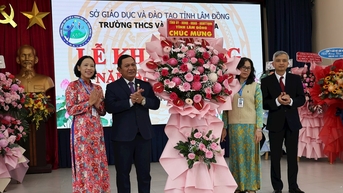 Phó Chủ tịch HĐND tỉnh Lâm Đồng K’ Mák dự khai giảng tại Trường THCS - THPT Đống Đa