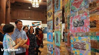 展覧会「友情」：3カ国から24人のアーティストが芸術的対話に参加