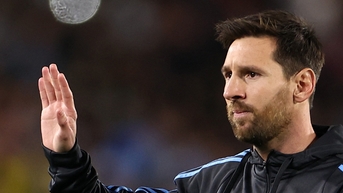 Messi lập cú đúp xúc động cho Argentina ở trận đấu cuối trên sân nhà