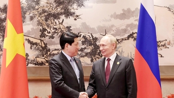 Chủ tịch nước Lương Cường gặp Tổng thống Liên bang Nga Vladimir Putin