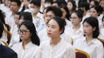 “Mong các sinh viên nữ mạnh mẽ, dám thách thức các định kiến giới để khẳng định mình”