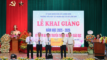 LPBank trao 300 xe đạp cho học sinh nghèo tỉnh Phú Thọ nhân dịp khai giảng