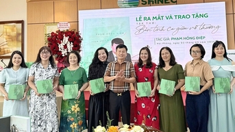 Doanh nhân đất Cảng Phạm Hồng Điệp ra mắt tập thơ 'Bản tình ca giữa vô thường'