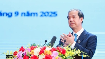‘Gánh mang trên vai rất nặng’, Bộ trưởng mong thầy cô vượt giới hạn chính mình