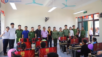 Lễ trao tặng “Phòng tin học cho em” tại xã Bình Liêu