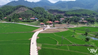 Dưới nếp nhà sàn nghe chuyện Tân Đô