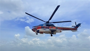 Điều trực thăng bay ra Trường Sa cứu bệnh nhân nguy kịch