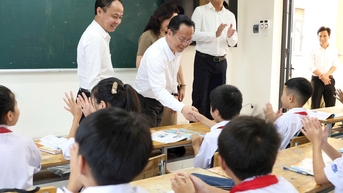 Xã đảo duy nhất của thủ đô mong muốn học sinh THPT không phải 'băng sông' đi học