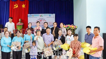 Trao 150 phần quà hỗ trợ hộ khó khăn tại xã Khánh Lâm