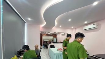 ការកាត់ទោសក្រុមនៃមុខវិជ្ជាដែលប្រតិបត្តិការវះកាត់កែសម្ផស្សក្រោមដី