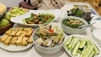 도시 지역에서는 너무 빨리 먹고, 제대로 씹지 않는 습관이 흔하며, 이는 쉽게 비만과 위장 손상을 일으킬 수 있습니다.