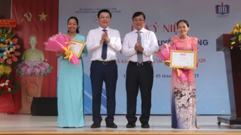 Phó Bí thư Tỉnh ủy Nguyễn Thanh Hải dự Lễ khai giảng tại Trường THPT Cần Giuộc