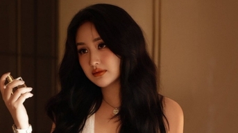 섹시한 마이 푸옹 투이, 미소 띤 MC 타오 반, 피플스 아티스트 콩 리 방문
