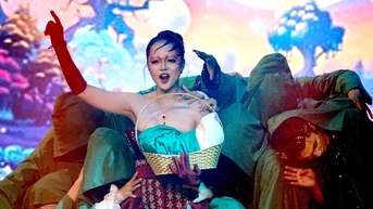 Thu Quynh가 뮤지컬 Tangled을 공연합니다.