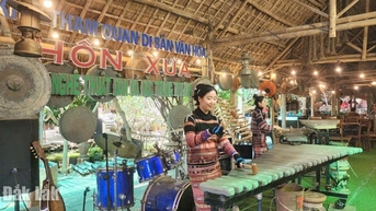 Về gành Đá Đĩa - nghe đàn đá ngàn năm