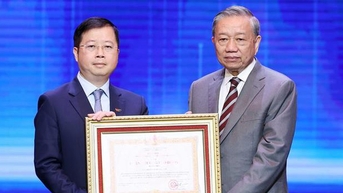Tổng Bí thư Tô Lâm trao Huân chương Lao động hạng nhất cho VTV