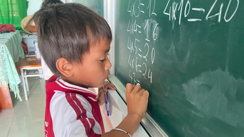 ប្រញាប់​សាងសង់​សាលា​រៀន​១០០​ខ្នង​នៅ​ឃុំ​ព្រំដែន