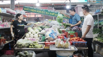 Giá rau xanh tăng mạnh do nguồn cung thiếu hụt