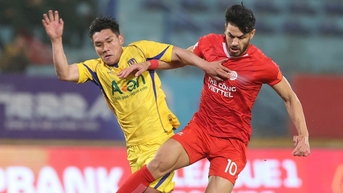 V-League sıralaması kızışıyor: HAGL beklenmedik bir şekilde SLNA'ya yaklaşıyor, Thanh Hoa ise son sıradan muhteşem bir kurtuluş gerçekleştiriyor.