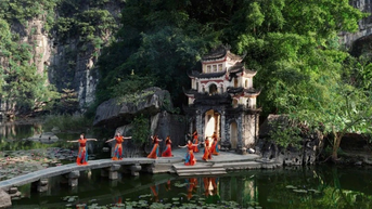 "Legends of Vietnam" merekonstruksi sejarah dan budaya bangsa melalui bahasa tari.