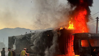 Quang Ngai: Truk terbakar di Lo Xo Pass