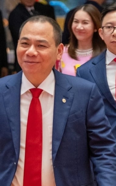 មហាសេដ្ឋី Pham Nhat Vuong និងកូនប្រុសពីរនាក់របស់គាត់បានបង្កើតក្រុមហ៊ុនមួយដើម្បីផលិតយានអវកាស។