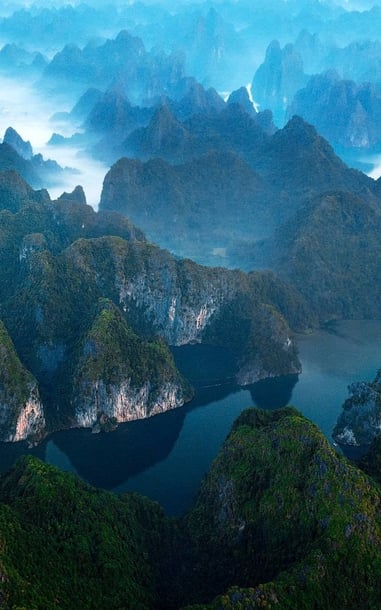 Ngắm vịnh Hạ Long từ trên cao