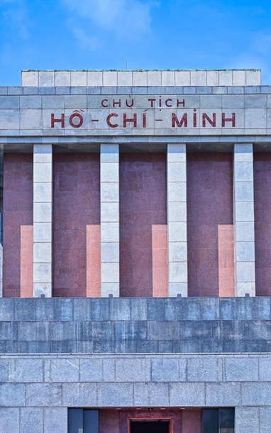 [Ảnh] Chủ tịch Quốc hội Hungary vào Lăng viếng Chủ tịch Hồ Chí Minh