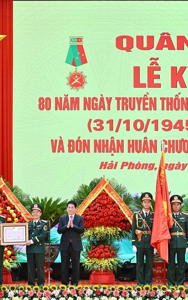 [Ảnh] Chủ tịch nước Lương Cường dự Lễ kỷ niệm 80 năm Ngày truyền thống Lực lượng vũ trang Quân khu 3